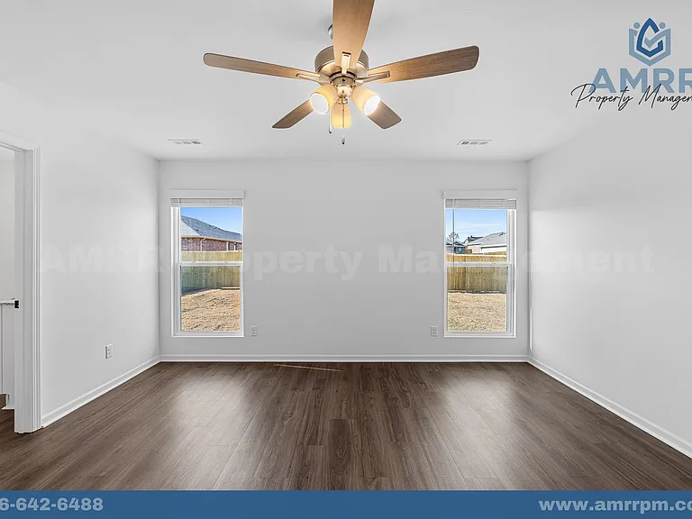 125 SW Vicki St — Photo 24