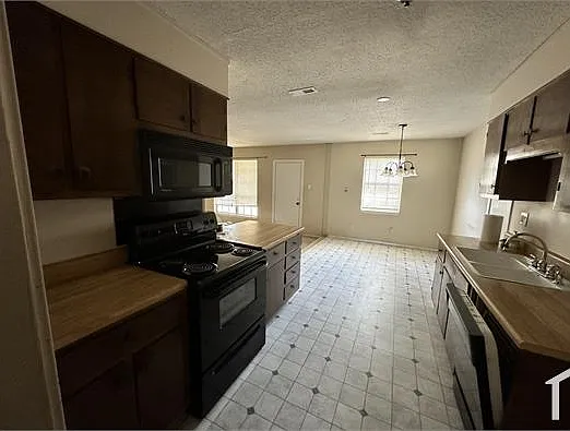 3 bed, 1400 sqft, $1,400 — Photo 3