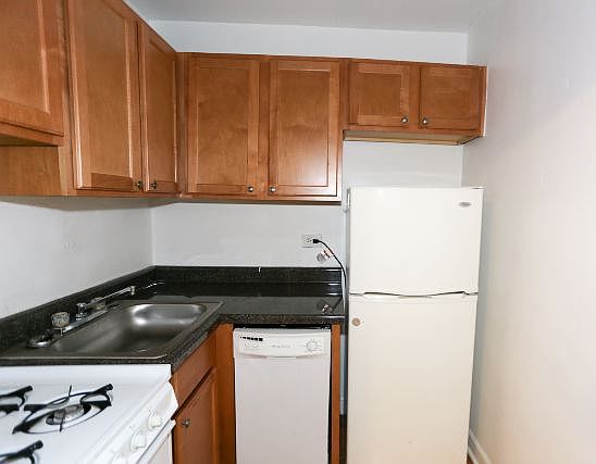 2nd image of 711 W Belmont Ave APT 105