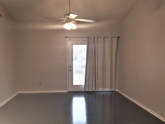 3rd image of 460 Marian Ln APT 12