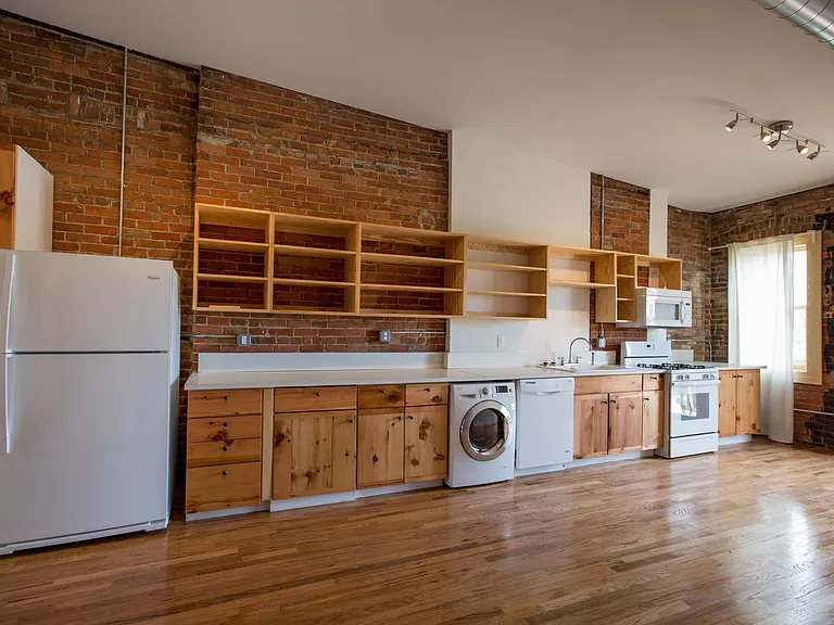 2100 Michigan Ave #1 — Photo 2