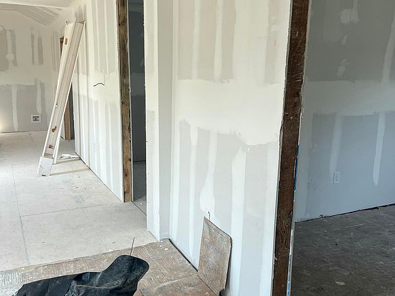 5th image of 1335 Augusta Ave