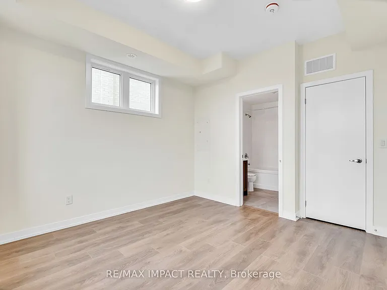 160 Densmore Rd #902 — Photo 7
