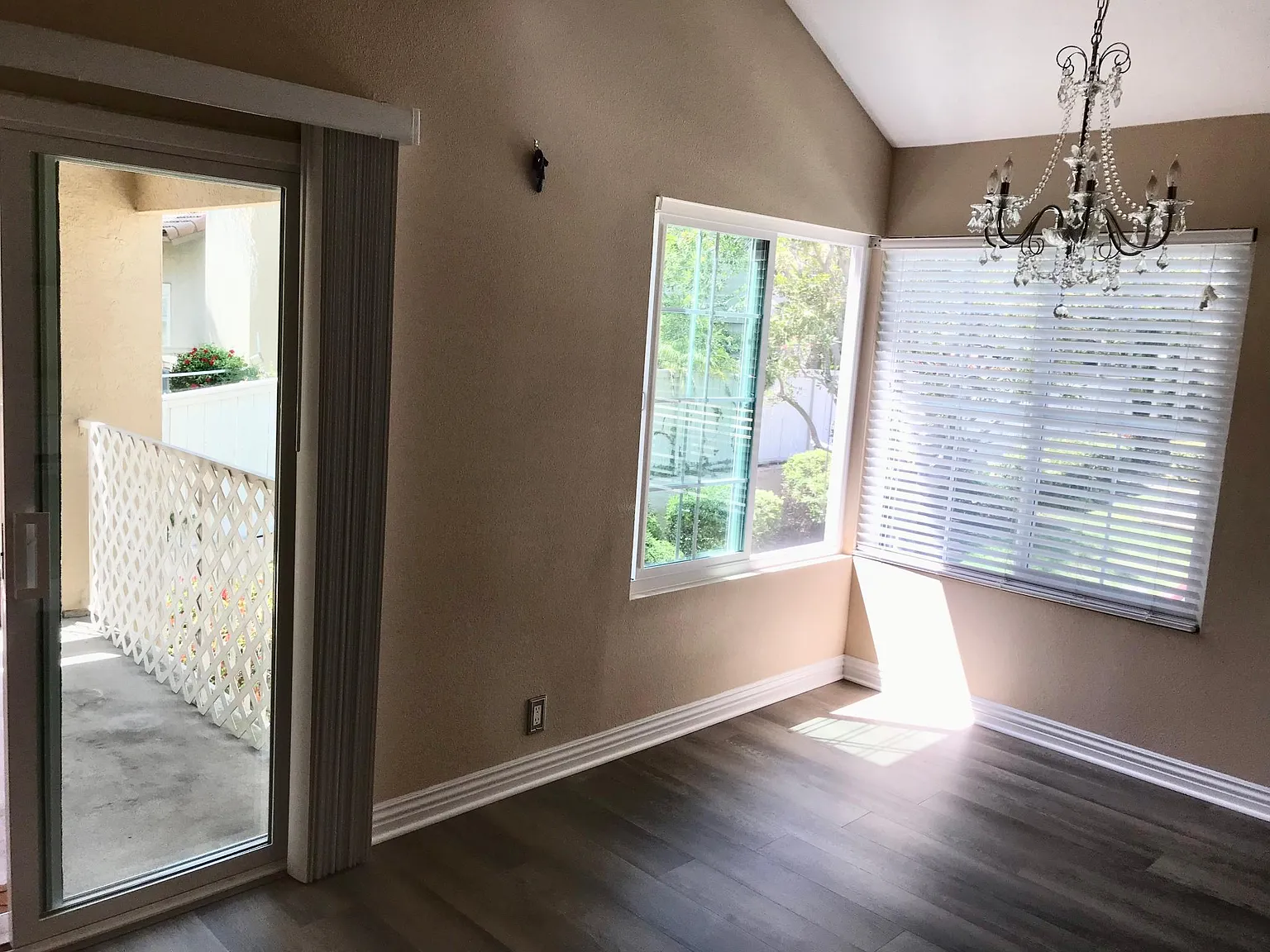 3 bed, 1114 sqft, $3,300 — Photo 4