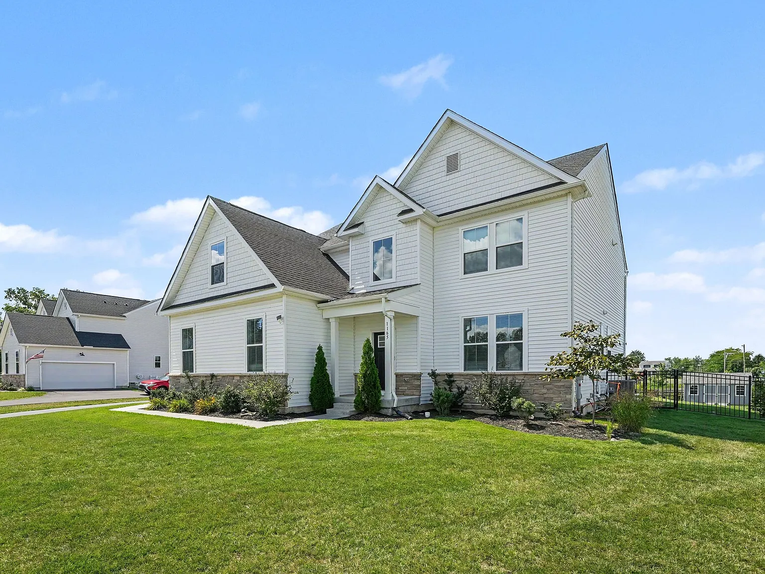 4 bed, 3.5 bath, 3777 sqft, $4,200 — Photo 2