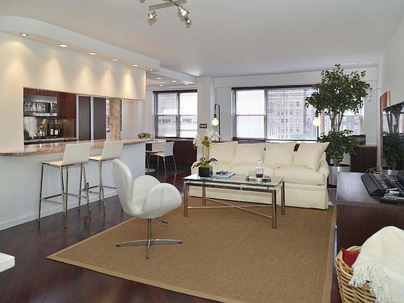 2nd image of 150 E 61st St APT 11D