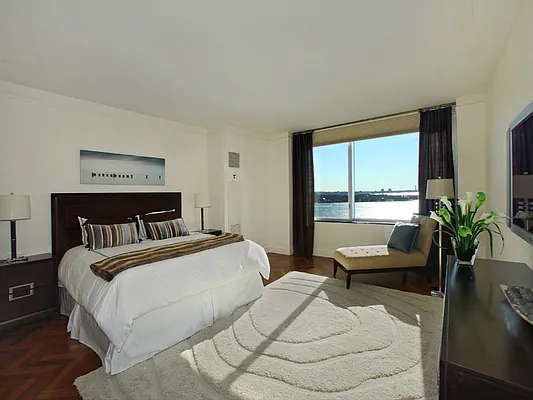 Sold by Sotheby's International Realty | media 6