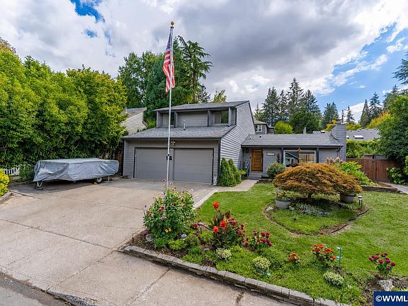 3rd image of 3364 Huckleberry Ct S