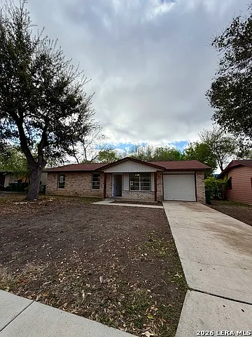 324 Deborah Dr — Photo 2