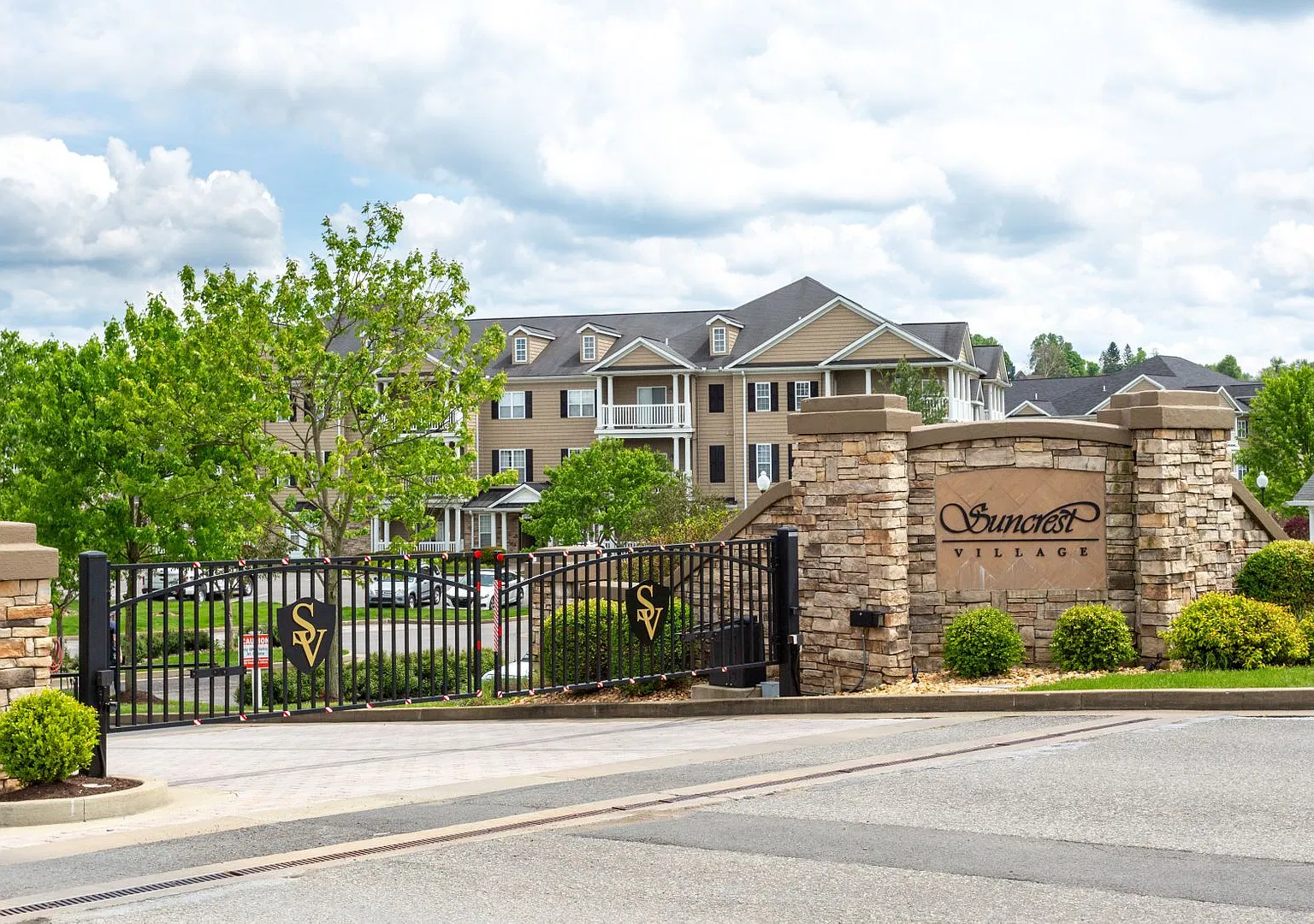3 bed/3.5 bath townhouse in Suncrest Village - Available 06/02/2027 — Photo 3