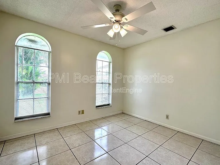 1292 Essex Dr — Photo 18
