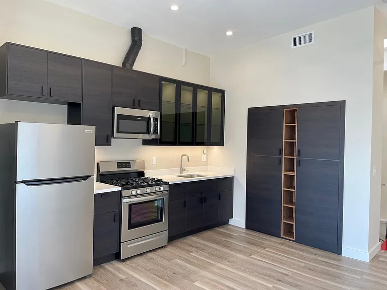 2401 San Pablo Ave #B — Photo 2