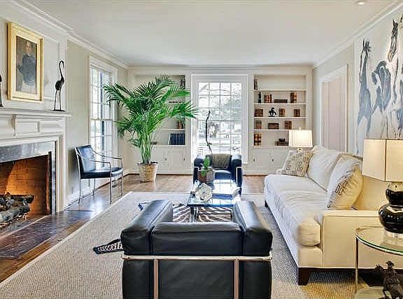 3rd image of 4416 N Versailles Ave