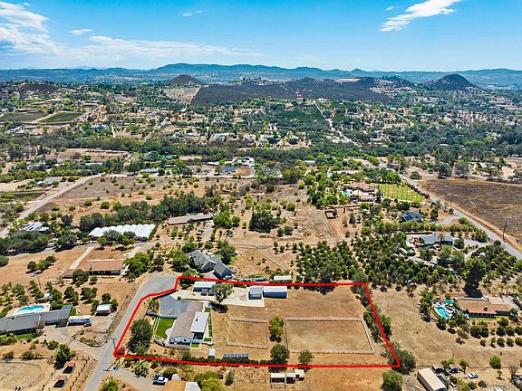 5th image of 30810 Saddleback Ln