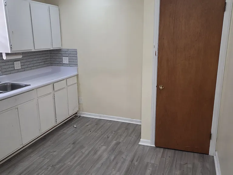 201 Clifton Dr #A — Photo 11