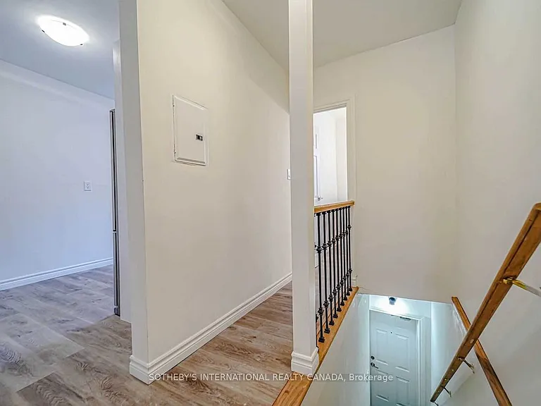 843 Danforth Ave #UPPER — Photo 12