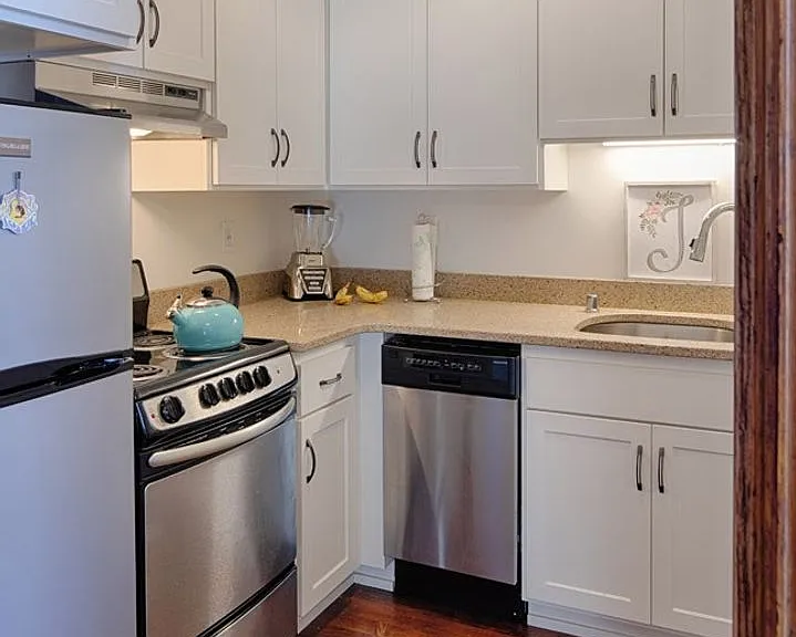 1605 Hennepin Ave — Photo 6