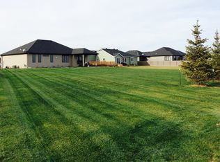 3879 Reserve Dr E, West Fargo, ND 58078
