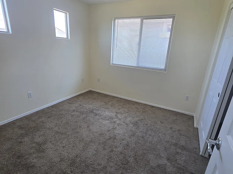 bedroom-1 upstair