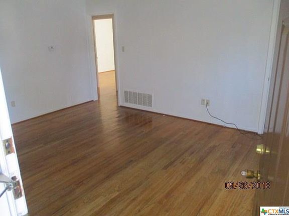 4th image of 806 W Lincoln Ave