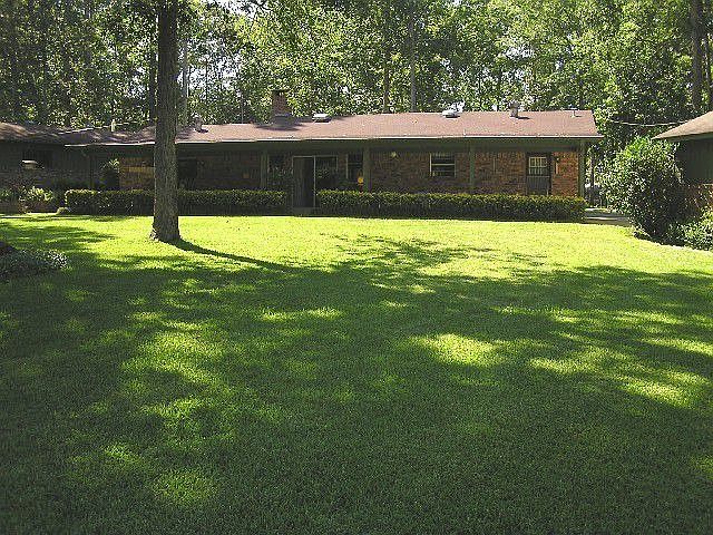 1st image of 301 Hawthorne Dr