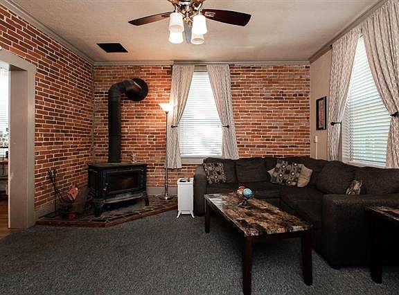 5th image of 114 E Green St