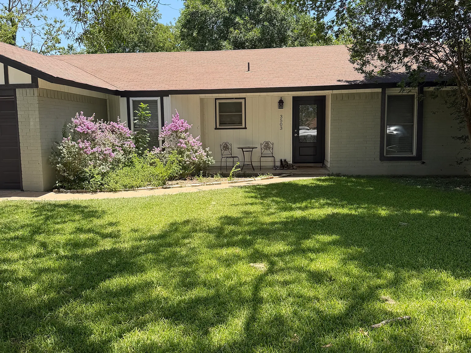 3 bed, 1245 sqft, $2,100 — Photo 2