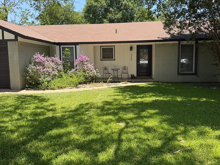 3503 Roanoke Dr — Photo 2