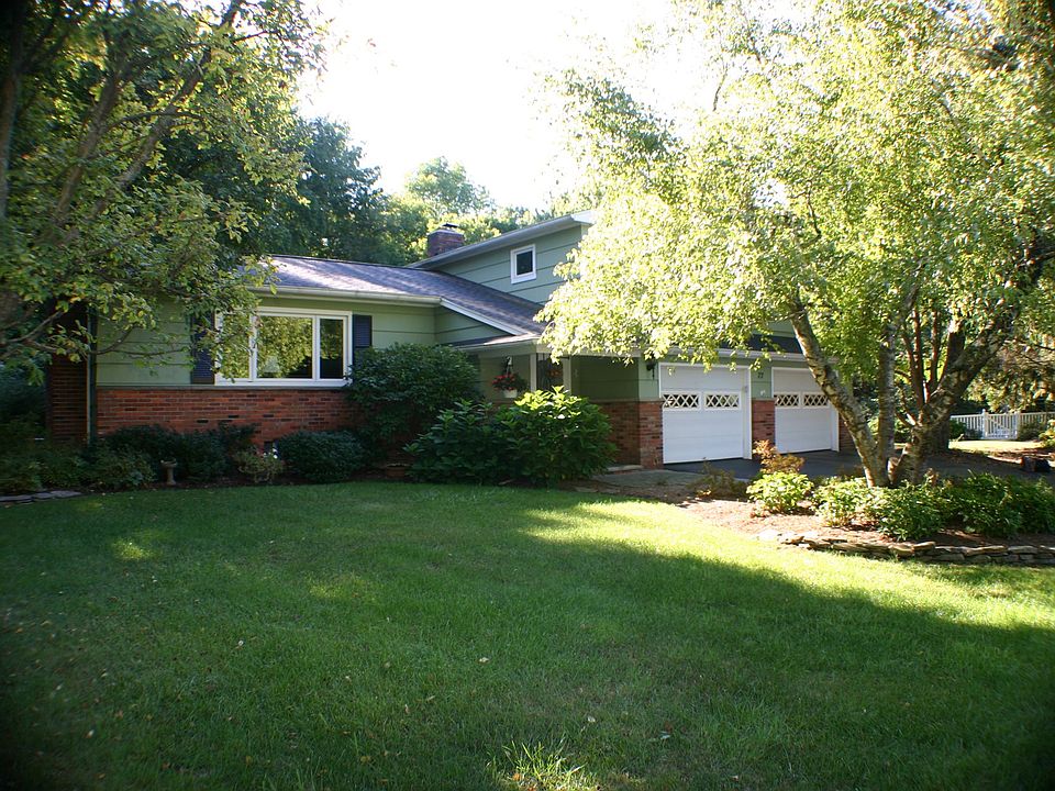 1st image of 77 Alberta Dr