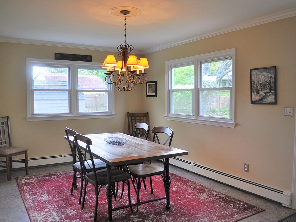1st image of 5 Bartlett Dr