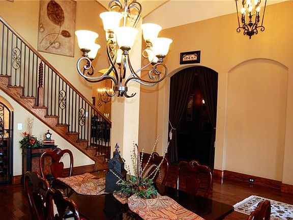 4th image of 2429 Lilyfield Dr