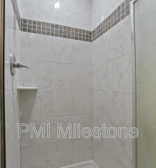 218 N College St — Photo 23