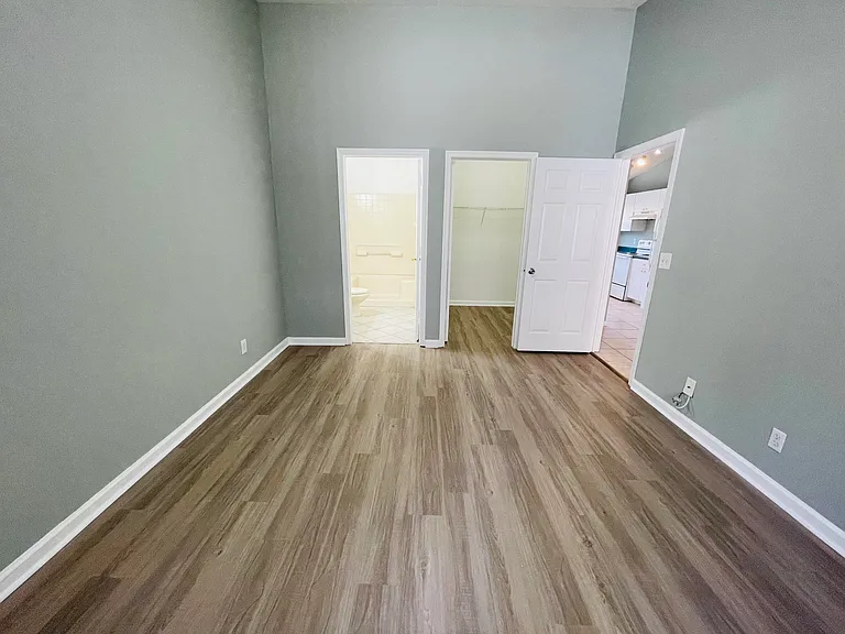 1654 Hawthorne Pl — Photo 2