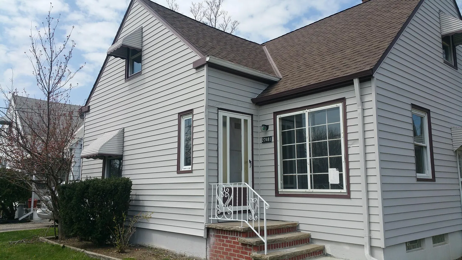 27481 Forestview Ave photo 1