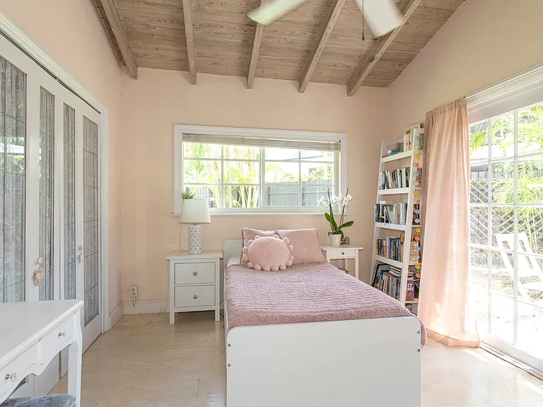 7924 SW 50th Ct — Photo 18