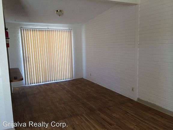 4th image of 2325 N Los Altos Ave
