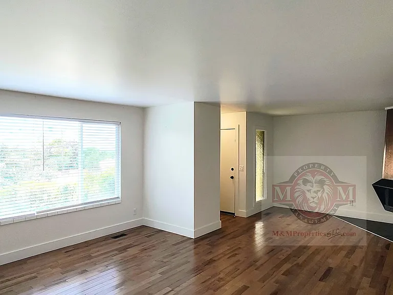 2021 S Broadmoor St — Photo 6