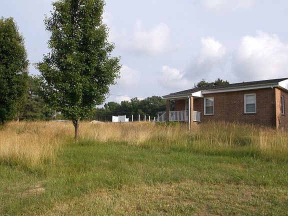 3rd image of 516 Sweetwater Ln