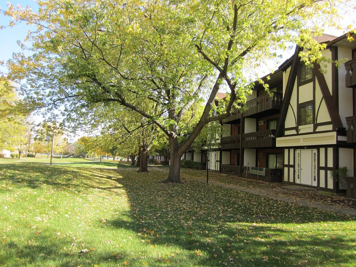 Building Photo - 11 Timber Ln #3