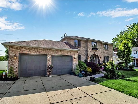 3rd image of 239 Willowgrove S