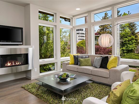 3rd image of 6209 B 9th Avenue NE