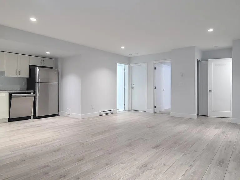 2060 165b St — Photo 1