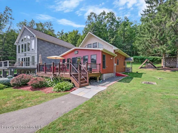 1462 Farnham Rd, Factoryville, PA 18419