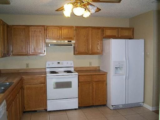 3rd image of 4014 KNOLL HILL DR