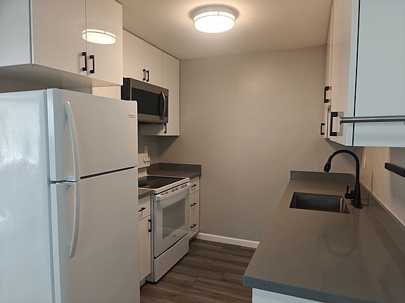 5th image of 3731 Peacock Ct #3
