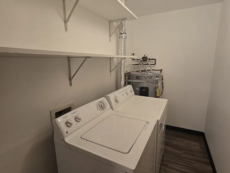 Isherwood Apartments — Photo 2
