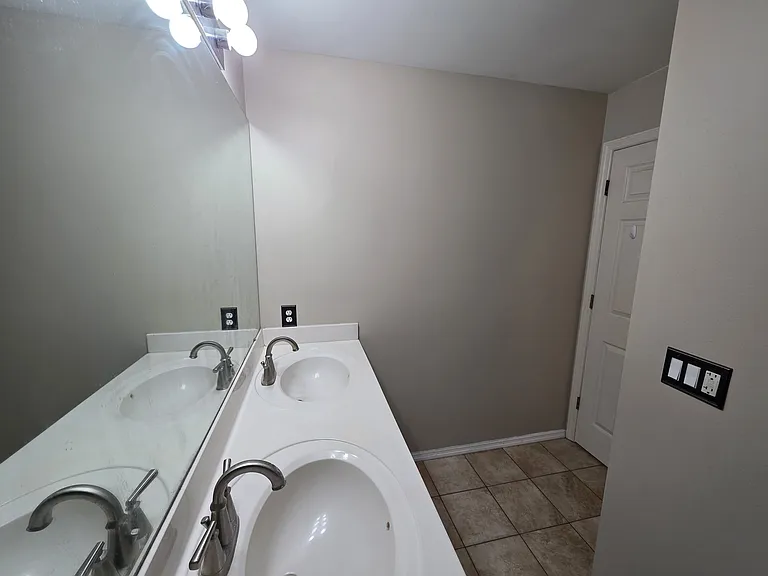 1310 Crossings Ct #D — Photo 9
