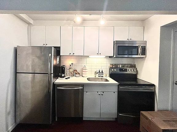 4th image of 286 Stanhope St APT 5C