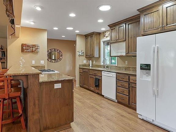 4th image of 125 Howell Ave