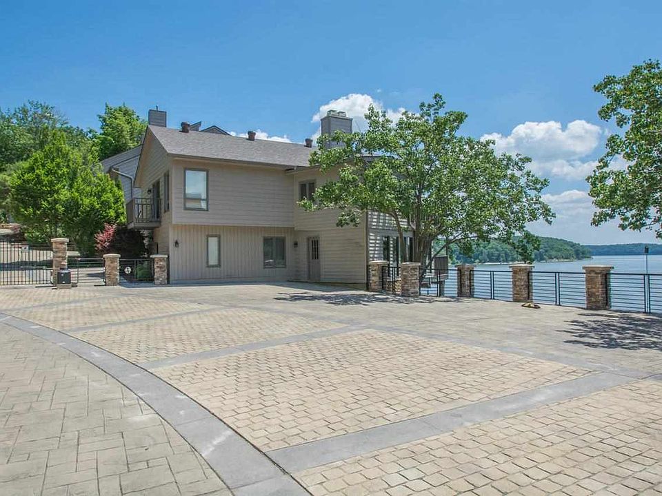 1st image of 1810 E Waters Edge Dr